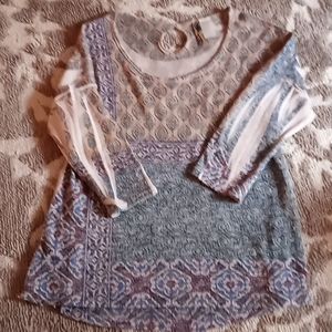 Three quarter sleeve stretch top Size M